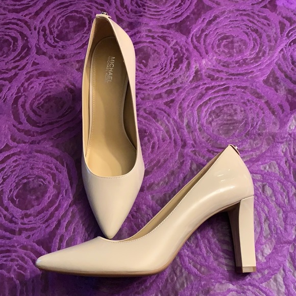 MICHEAL Micheal Kors nude pumps, EUC, size 8
